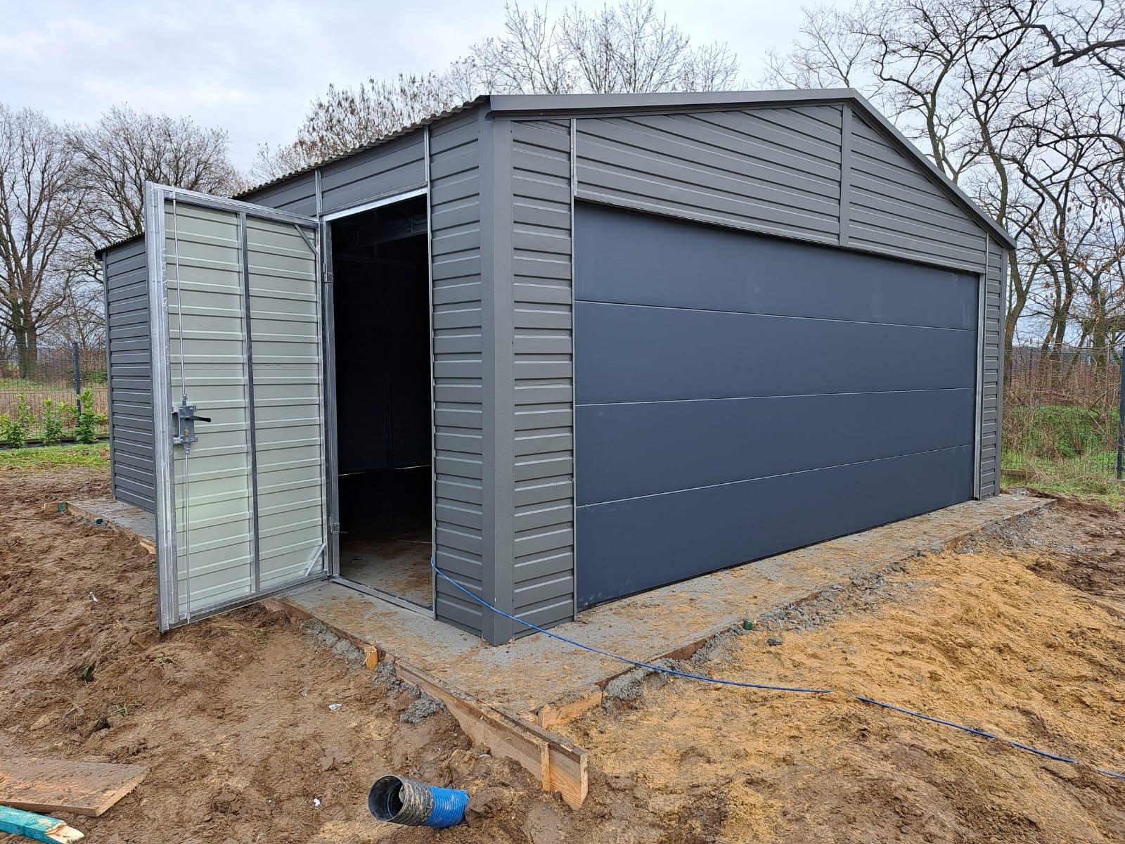 Plechová moderná garáž ROLL UP 6x5,8m