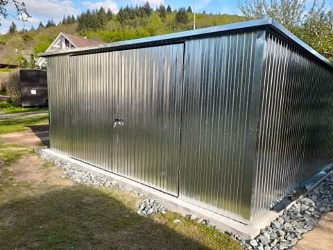 Plechová garáž 5x4 m zinok s dvojkrídlovou bránou 9