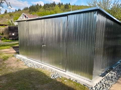 Plechová garáž 5x4 m zinok s dvojkrídlovou bránou 3