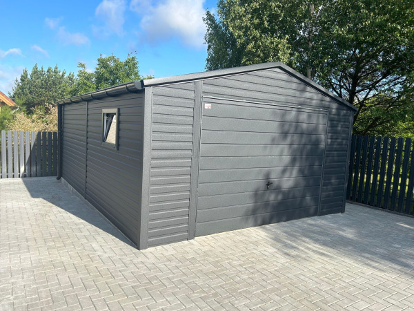 Plechová garáž 5×7 m GRAPHITE LINE | sedlová strecha | odkvapy + filc | výklopné okno