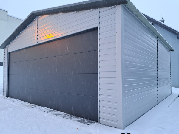 Plechová garáž 6 × 6 m Section Line so sekčnou bránou 3