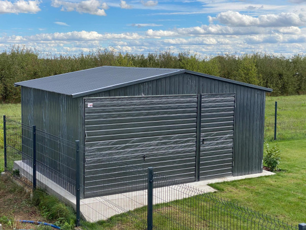 Plechová garáž 5×5 m – sedlová strecha, imitácia dreva (grafit) 2