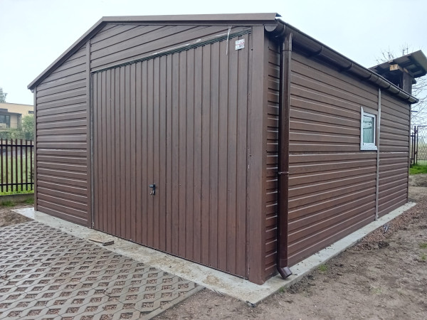 Plechová garáž ELEGANT 5,5 × 6 m – sedlová strecha, farba orech 1