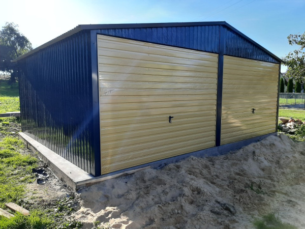 Plechová garáž 6×6 m | Sedlová strecha | RAL 7016 + RAL 1002 2