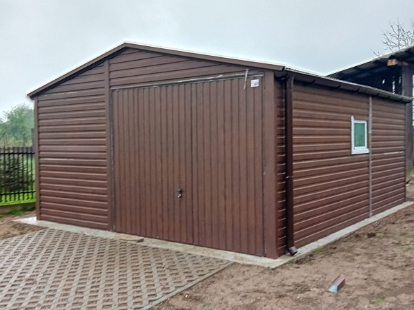 Plechová garáž ELEGANT 5,5 × 6 m – sedlová strecha, farba orech 4