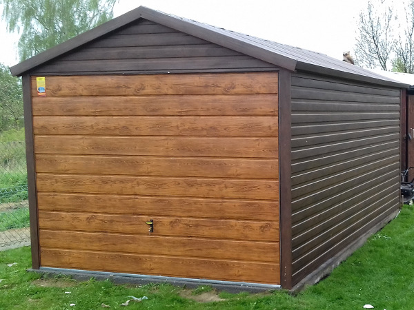 Plechová garáž 4LINE 3 × 5 m s výklopnou bránou 4