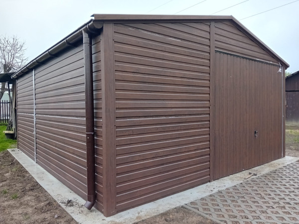 Plechová garáž ELEGANT 5,5 × 6 m – sedlová strecha, farba orech 2