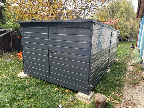 Moderná plechová garáž 3×5 m v antracitovej farbe – spoľahlivé riešenie pre každého! 1