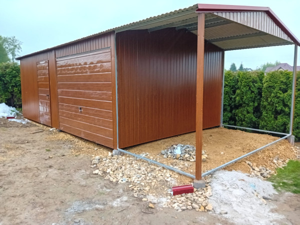 Plechová garáž ELEGANT 7×4 m + prístrešok 2×4 m – štýlové a funkčné riešenie 3