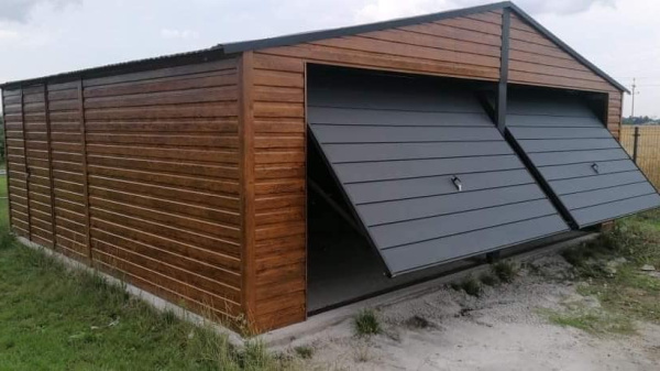 Plechová garáž 7 × 6 m | Sedlová strecha | Zlatý dub + RAL 7016