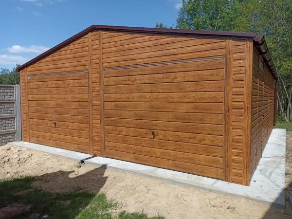 Plechová garáž 7×6 m | sedlová strecha | 2× výklopná brána | zlatý dub 2