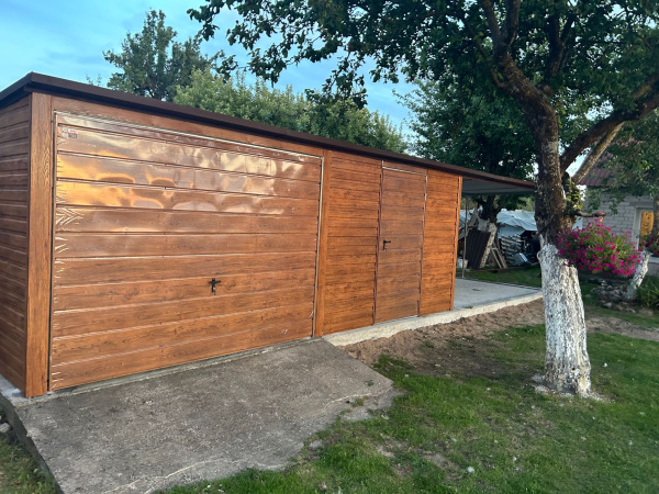 Plechová garáž 3×5 m zlatý dub + kolňa 3×5 m + prístrešok 4 m (dovoz a montáž)