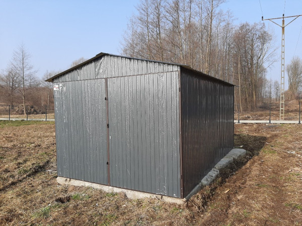 Plechová garáž 3×5 m - sedlová strecha - RAL7016 2