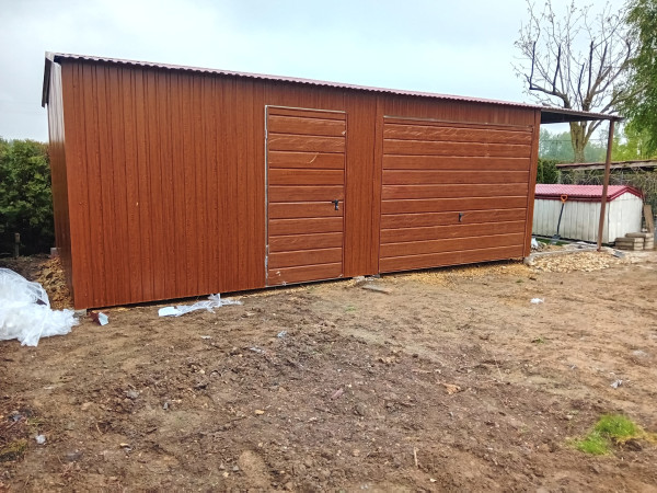 Plechová garáž ELEGANT 7×4 m + prístrešok 2×4 m – štýlové a funkčné riešenie 1