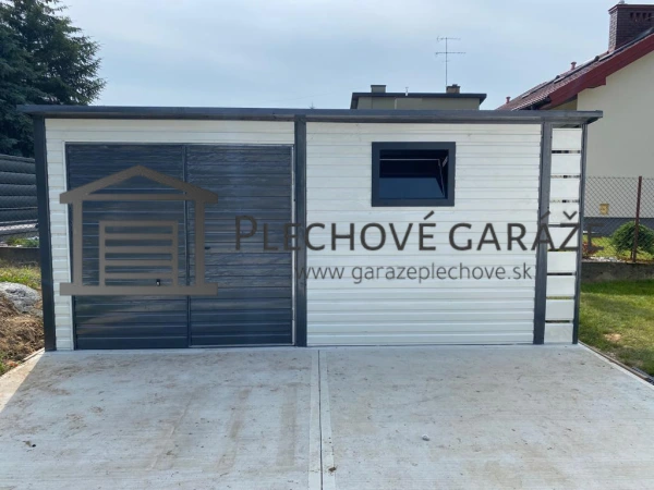 Záhradný domček 5×2,5 m s prístreškom a výklopnou bránou | biela RAL 9010 + grafit RAL 701 3