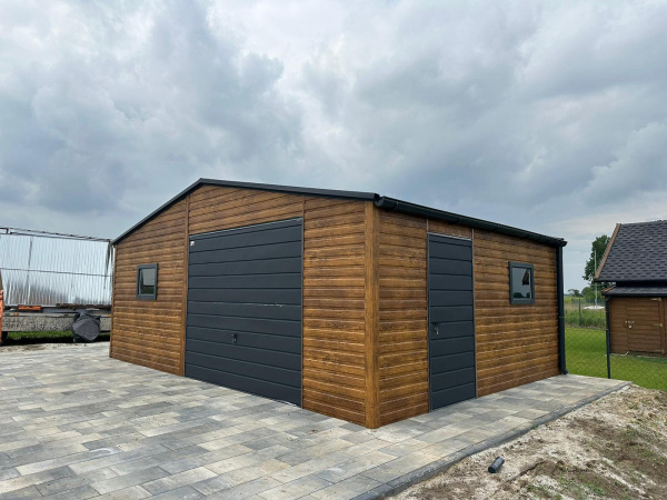 Plechová garáž so sedlovou strechou | orech svetlý + RAL 7016 | výklopná brána 4