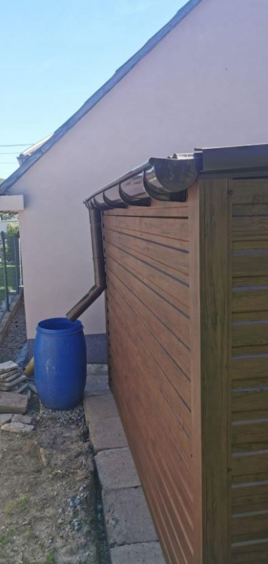 Záhradný domček 3×2 m Zlatý dub s oknom, rýnami a zosilnenou pozinkovanou konštrukciou 3