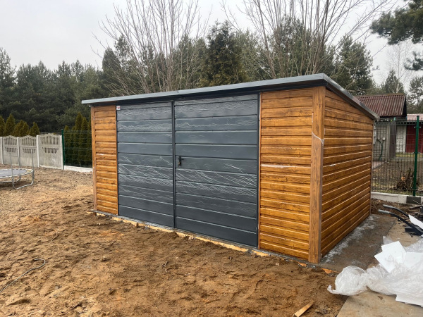 Záhradný domček 5×3 m Zlatý dub s dvojkrídlovou bránou RAL 7016
