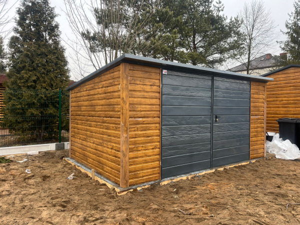 Záhradný domček 5×3 m Zlatý dub s dvojkrídlovou bránou RAL 7016 3