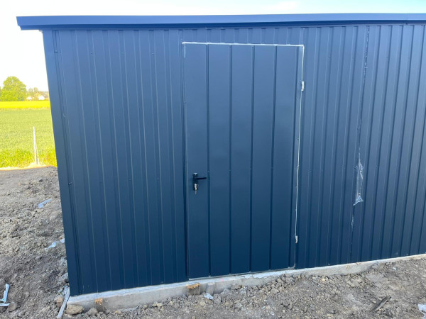 Plechová garáž 5×5 m – tmavý antracit (BTX 7016) 5
