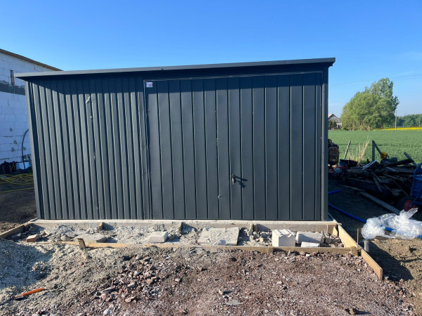 Plechová garáž 5×5 m – tmavý antracit (BTX 7016) 3