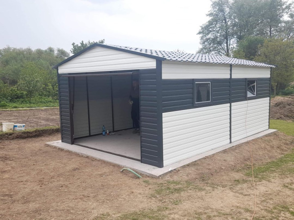 Plechová garáž ELEGANT 4×6 m – RAL 7016 antracit + RAL 9010 biela | Sedlová strecha 5