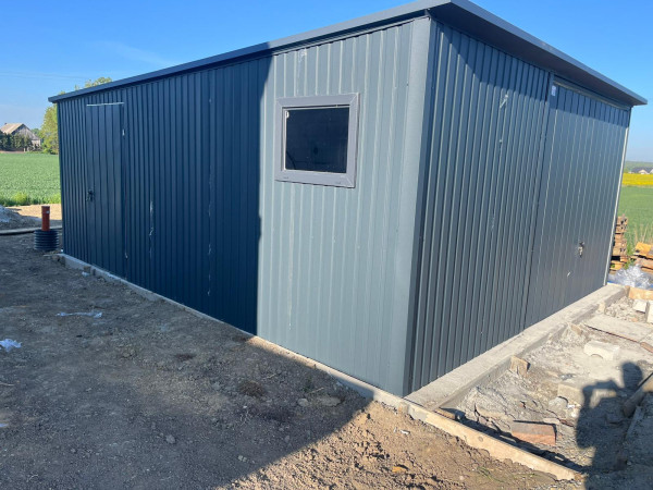 Plechová garáž 5×5 m – tmavý antracit (BTX 7016) 1