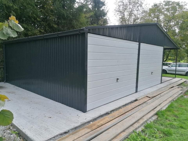 Montovaná plechová garáž 6×6 m + prístrešok 3×6 m s výklopnými bránami 7