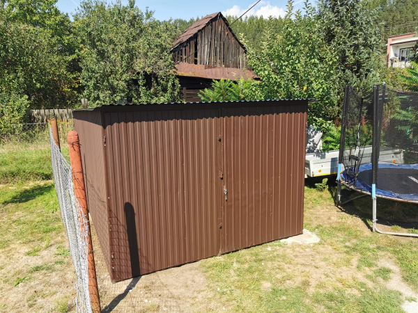 Plechová garáž 2. triedy 2×3 m – ekonomické riešenie na uskladnenie 2