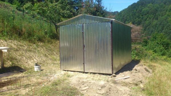 Plechová garáž 3x4 m – sedlová strecha | pozinkovaný plech
