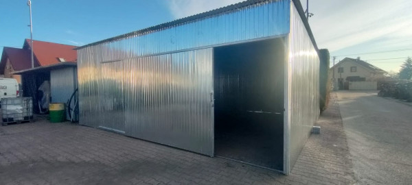 Plechová garáž 8×7 m so spádom dozadu - posúvna brána 2