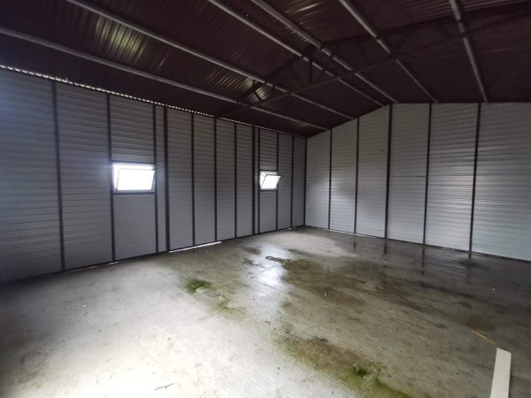 Plechová garáž / sklad 6×8 m – dvojspádová strecha, RAL 8017 (hnedá) 7