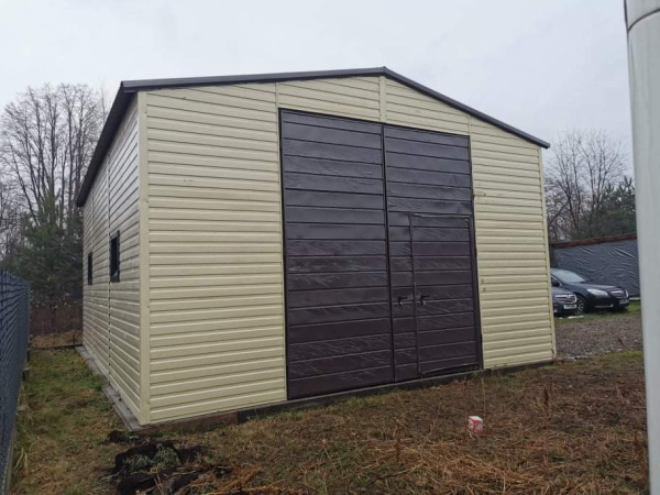 Plechová garáž / sklad 6×8 m – dvojspádová strecha, RAL 8017 (hnedá) 3