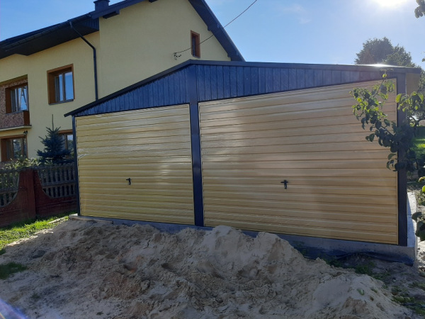 Plechová garáž 6×6 m so sedlovou strechou – 2× výklopná brána 1