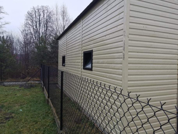 Plechová garáž / sklad 6×8 m – dvojspádová strecha, RAL 8017 (hnedá) 8