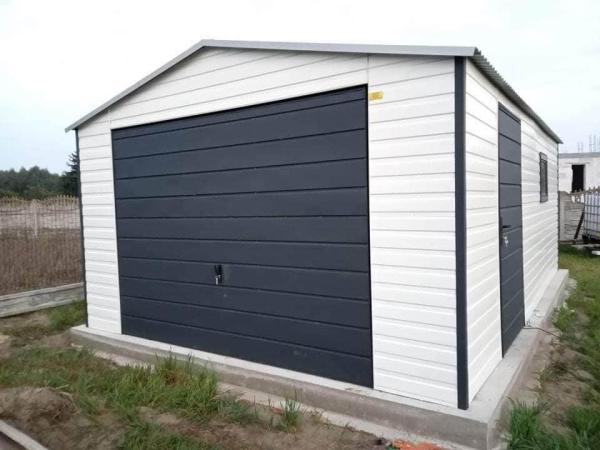 Plechová montovaná garáž 4×5 m so sedlovou strechou | RAL antracit + biela 6