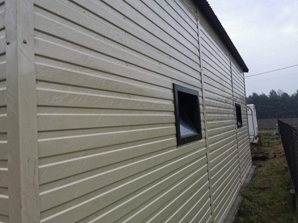 Plechová garáž / sklad 6×8 m – dvojspádová strecha, RAL 8017 (hnedá) 4