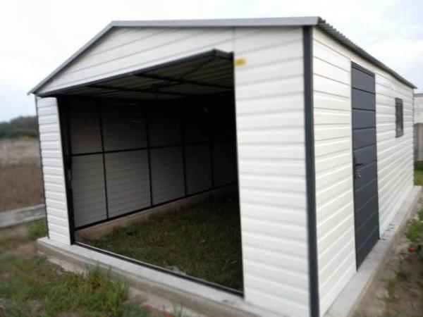Plechová montovaná garáž 4×5 m so sedlovou strechou | RAL antracit + biela 4