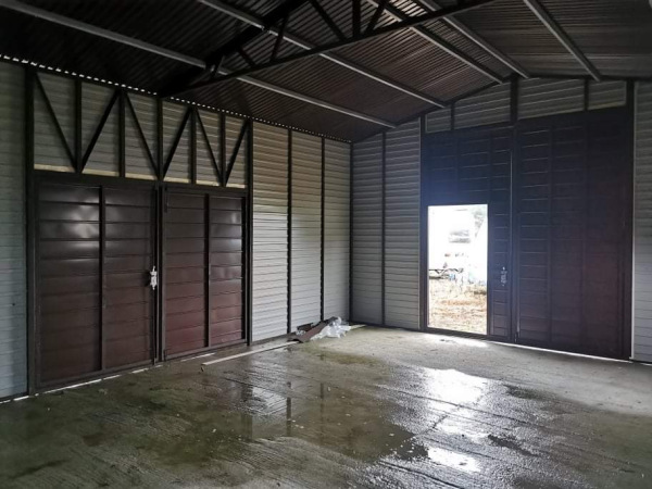 Plechová garáž / sklad 6×8 m – dvojspádová strecha, RAL 8017 (hnedá) 5