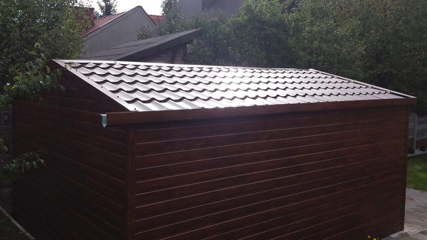 Plechová garáž 4×6 m 4LINE WOOD – tmavý orech, zlatý dub, škridloplech 4