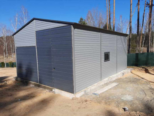 Montovaná plechová hala 6x8m | RAL7016 | RAL9006 2