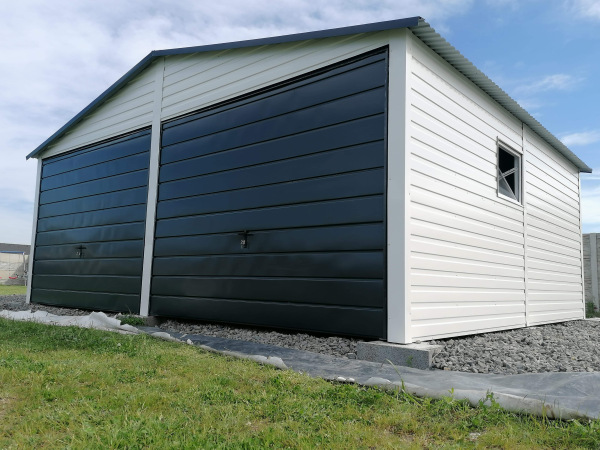 Plechová garáž ELEGANT 6×5 m so sedlovou strechou a moderným dizajnom