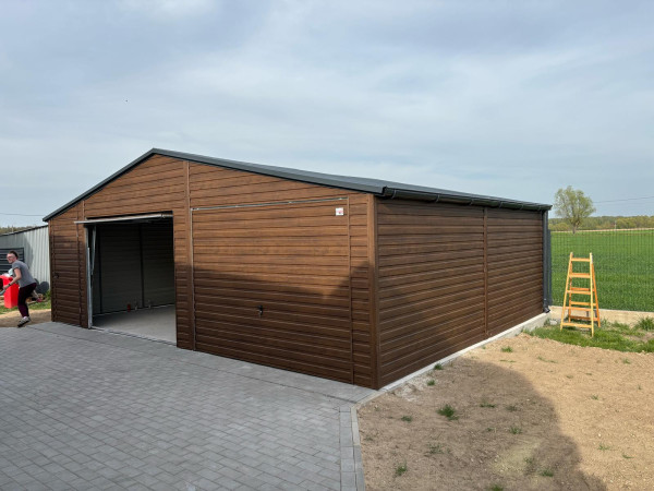 Plechová garáž 7,5×6 m – Sedlová strecha, tmavý orech / RAL 7016 4