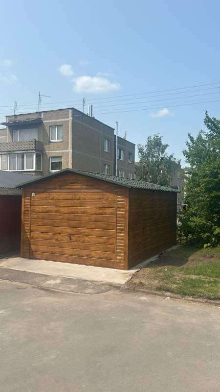 Plechová garáž 3,5 × 5 m – sedlová strecha, imitácia dreva PGE_0004