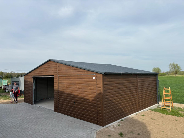 Plechová garáž 7,5×6 m – Sedlová strecha, tmavý orech / RAL 7016 3