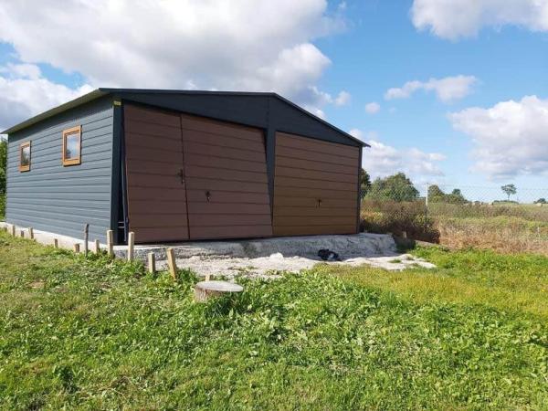 Plechová garáž 6×6 m – Sedlová strecha | Zlatý dub + RAL 7016 4
