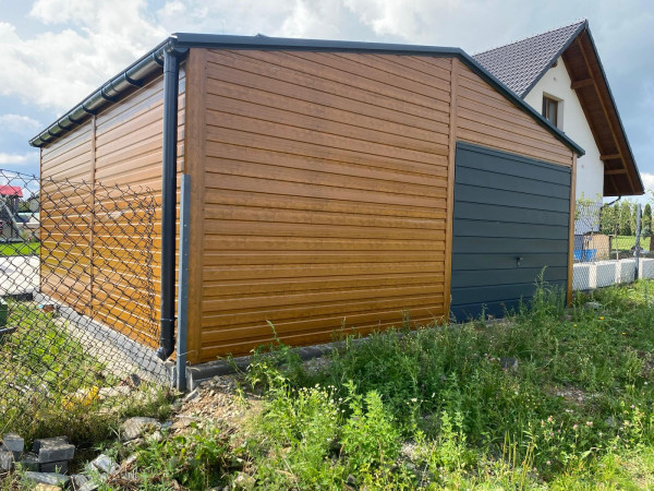 Plechová montovaná garáž 6×6 m – Zlatý dub & antracit 4