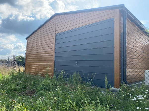 Plechová montovaná garáž 6×6 m – Zlatý dub & antracit 5