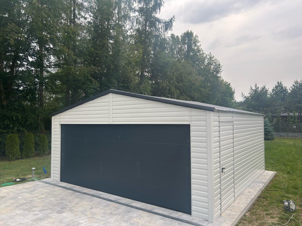 Plechová garáž 6 × 5,8 m so segmentovov bránou | SPG_0001 2
