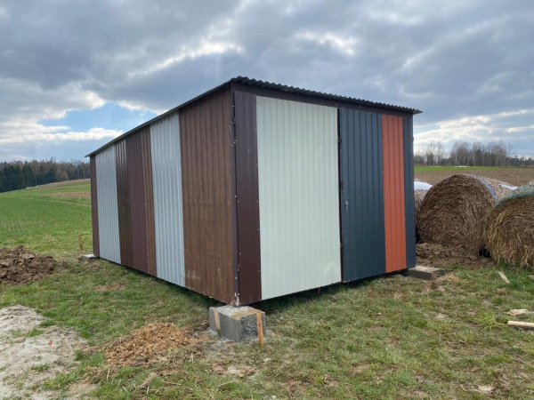 Plechová garáž 2. triedy 3×5 m – cenovo dostupná garáž na pozemok 7